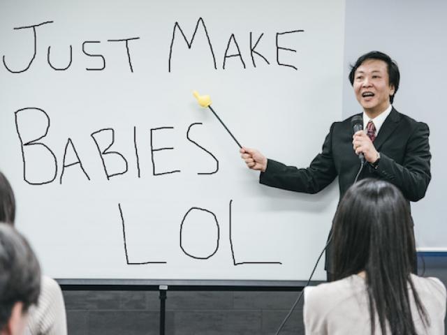 Khuyên nam nữ ”chơi bời” để tăng tỷ lệ sinh, quan chức Nhật Bản phải xin lỗi