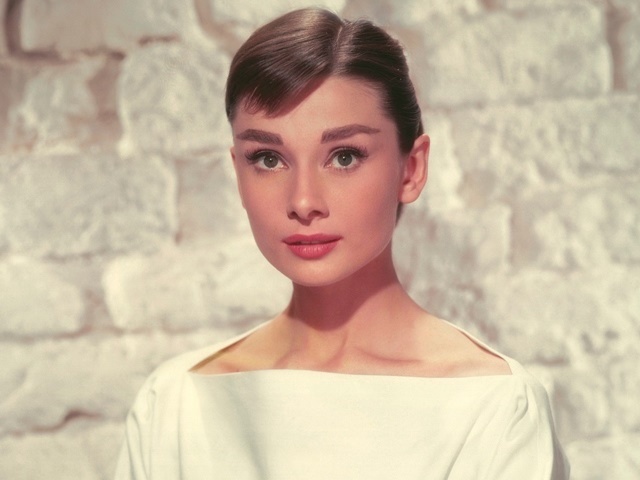 11 sự thật về chế độ làm đẹp từ trong ra ngoài của huyền thoại Audrey Hepburn