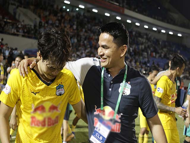 HAGL số 1 V-League: Văn Toàn - Công Phượng làm 2 vạn khán giả Đà Nẵng ”câm lặng”