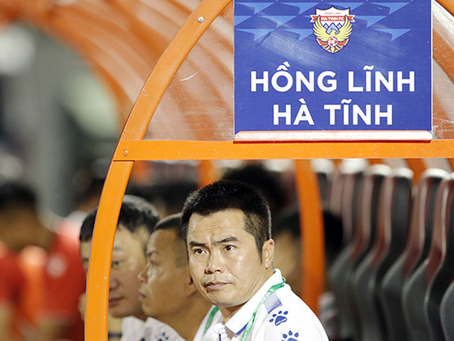 “Mourinho VN” Phạm Minh Đức ”cạch mặt” ngoại binh Hà Tĩnh FC vì phí tiền