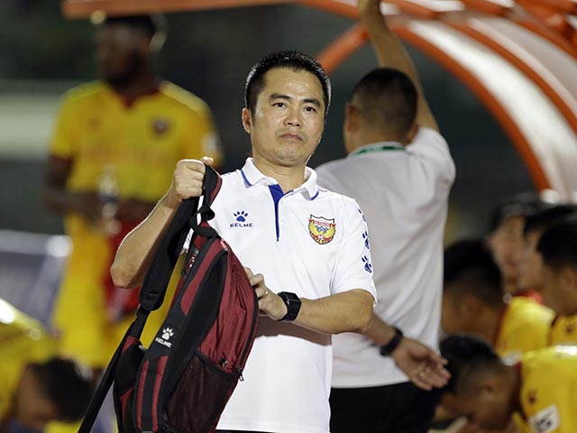 NÓNG: HLV ”cạch mặt ngoại binh” ở V-League bất ngờ chia tay Hà Tĩnh