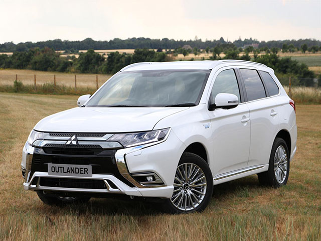 Giá xe Mitsubishi Outlander lăn bánh tháng 4/2021