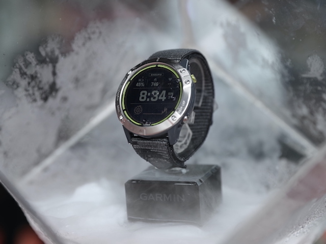 Garmin giới thiệu smartwatch Enduro sạc nhờ mặt trời, pin 65 ngày