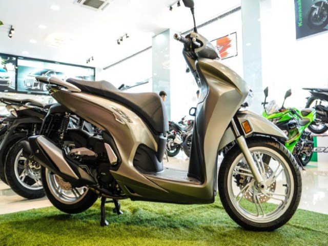 Vua tay ga Honda SH350i đầu tiên về Việt Nam, giá chát 328 triệu đồng