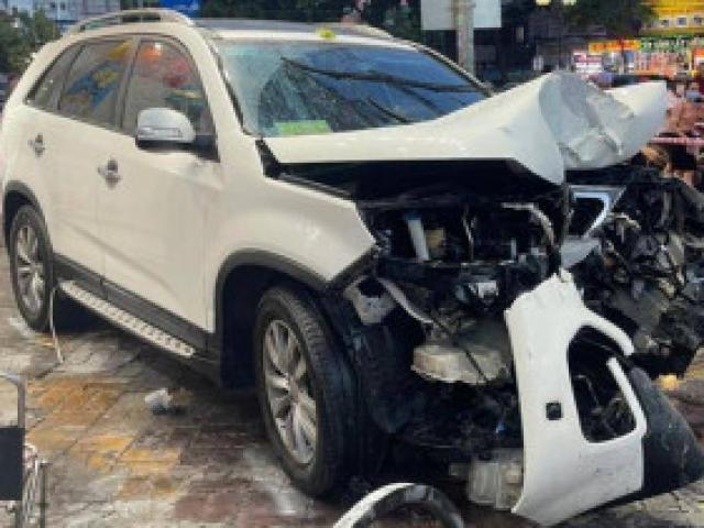 Video: Cận cảnh nữ tài xế ô tô mất lái gây tai nạn liên hoàn