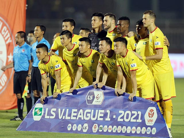 Chính thức hoãn vòng 13 V-League vì ”sự cố” của cầu thủ SLNA
