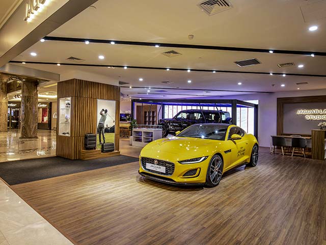 Jaguar Land Rover ra mắt showroom tiêu chuẩn đầu tiên tại Hà Nội