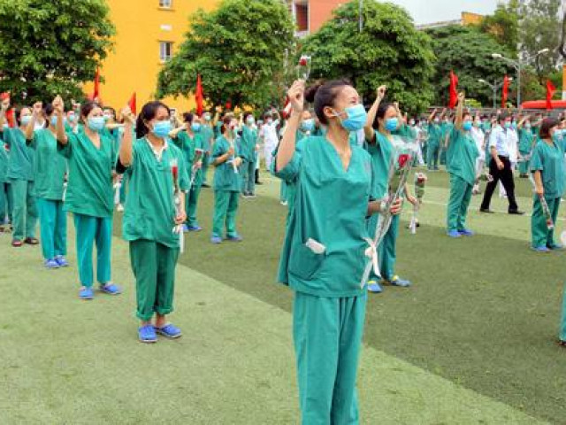 Quảng Ninh cử 200 cán bộ y tế hỗ trợ Bắc Giang chống dịch COVID-19