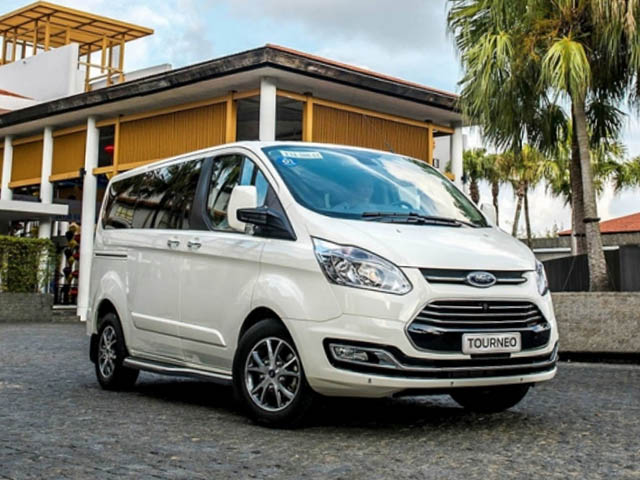 Dừng bán dòng xe Ford Tourneo, đại lý giảm giá lên đến 100 triệu đồng