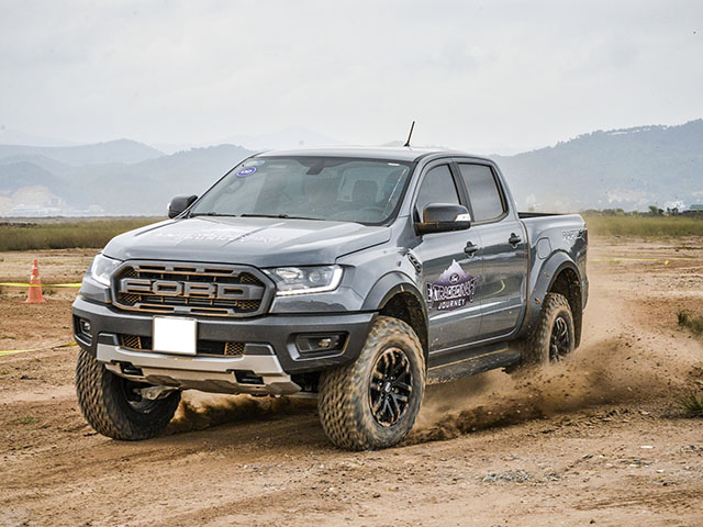 Giá xe Ford Ranger Raptor lăn bánh tháng 5/2021