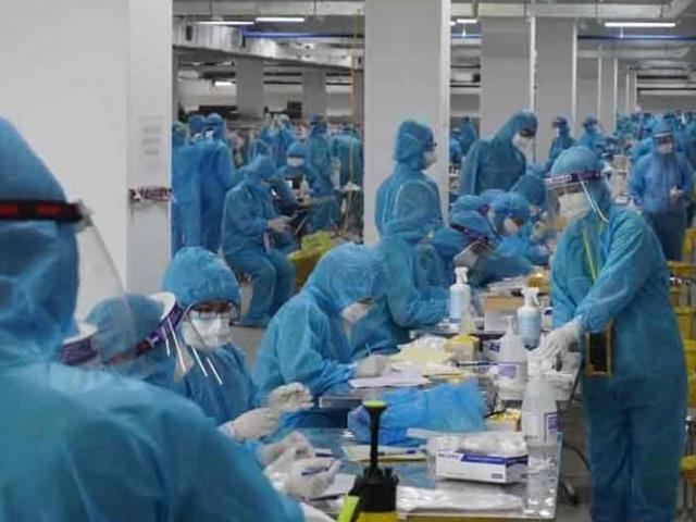Hà Nội xét nghiệm hơn 6.000 mẫu từ Bắc Giang để sàng lọc SARS-CoV-2