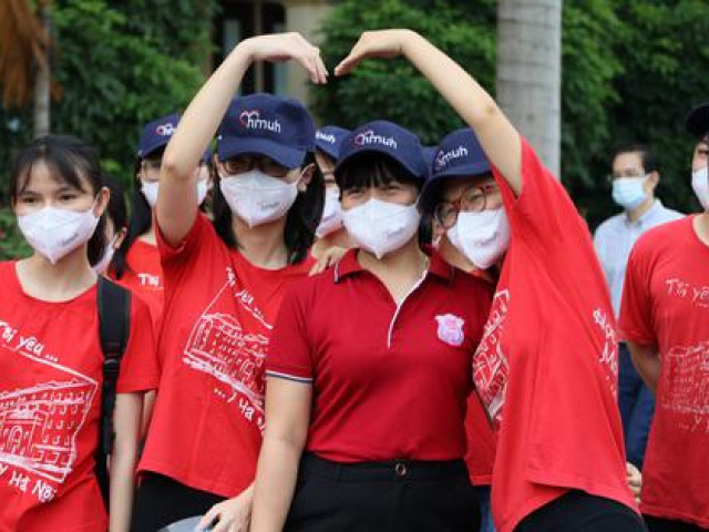 Xúc động hình ảnh sinh viên Đại học Y Hà Nội ”xuất trận” chi viện Bắc Ninh