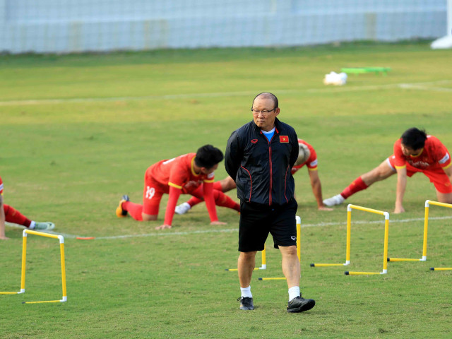 Minh Vương nhả đạn, thầy Park trút gánh nặng Hùng Dũng