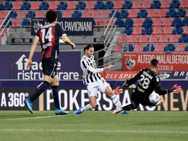 Video Bologna - Juventus: 5 bàn ngày không Ronaldo, thoát hiểm ngoạn mục