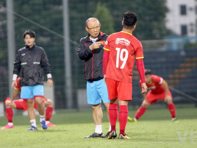 Chiều nay, ĐT Việt Nam lên đường sang UAE: Thầy Park làm gì để săn vé World Cup?
