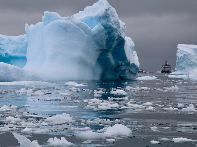 Lo băng tan hoàn toàn vào năm 2100, giới khoa học kêu gọi cứu Trái Đất