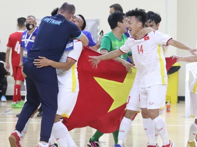 ĐT futsal Việt Nam ăn mừng vé dự World Cup, nhận thưởng nóng 1 tỷ đồng