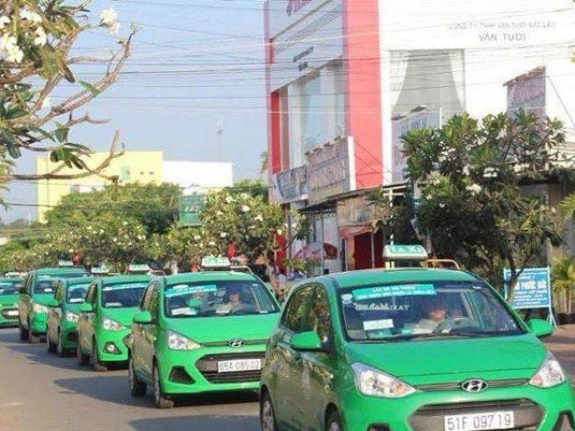 Taxi truyền thống thoi thóp tìm “phao cứu sinh” giữa tâm dịch Covid-19