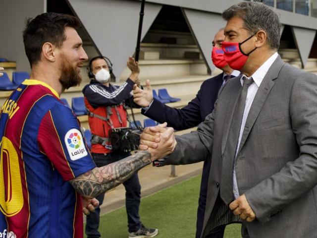 Barca nguy cơ bị cấm dự Cúp C1, vẫn sắp ”trói chân” được Messi