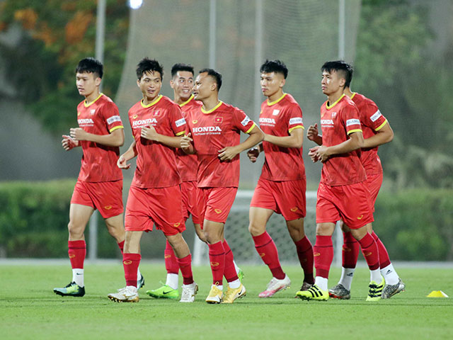 ĐT Việt Nam hưng phấn ”luyện công” đến đêm ở UAE, sẵn sàng lấy vé World Cup