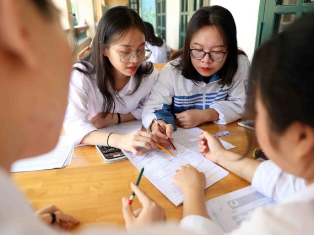 Hà Nội: Yêu cầu học sinh lớp 9 và lớp 12 không ra khỏi thành phố