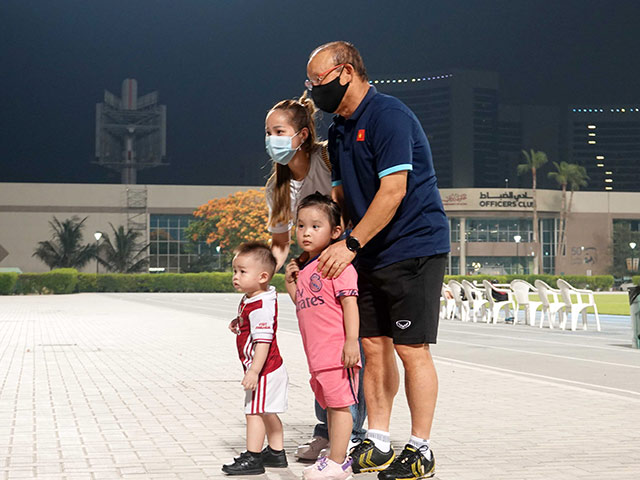 Thầy trò HLV Park Hang Seo bất ngờ nhận “doping tinh thần” ở UAE