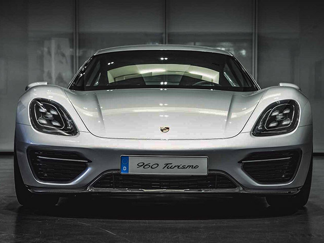 Porsche Taycan có thêm biến thể nhỏ và giá thấp hơn