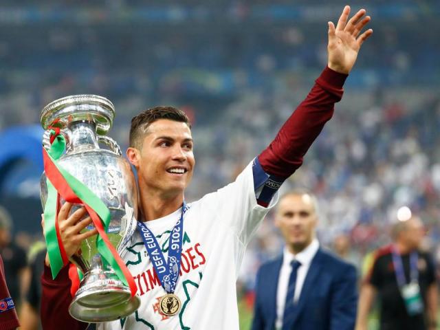 Bồ Đào Nha vào bảng ”tử thần” EURO, Ronaldo dằn mặt Pháp và Đức