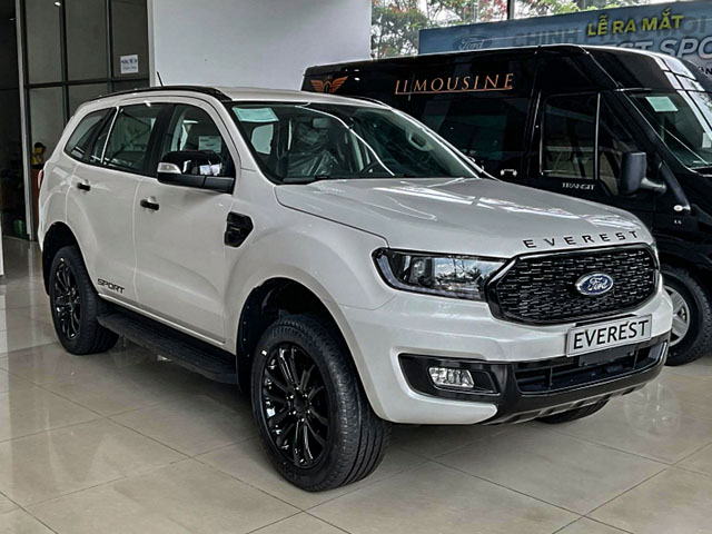 Ford Everest ưu đãi giảm giá 60 triệu đồng thu hút người mua