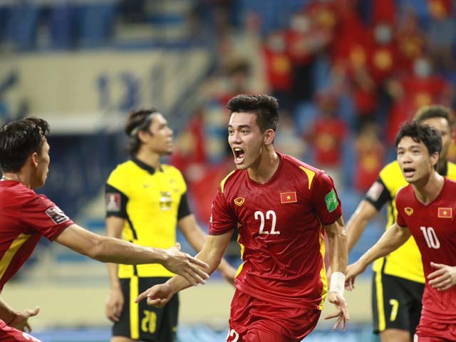 Tiến Linh cần 1 bàn thắng trước UAE để “chung mâm” huyền thoại Hồng Sơn