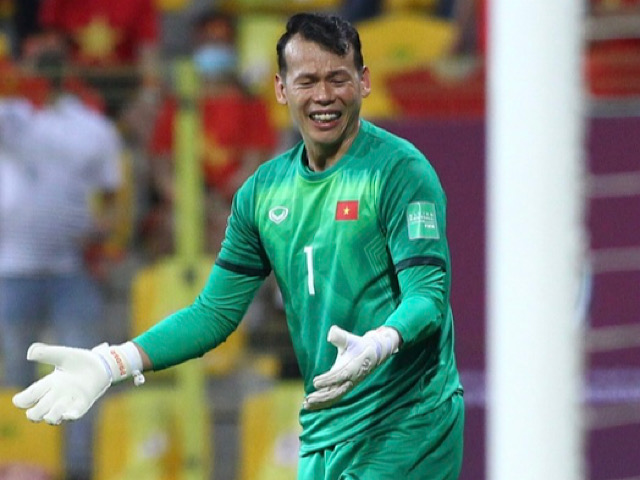Thủ môn Tấn Trường xin lỗi vì bắt không tốt để thua UAE, sao Việt phản ứng bất ngờ