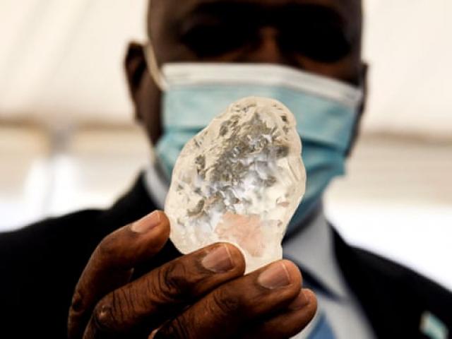Đào được viên kim cương khổng lồ lớn thứ ba thế giới