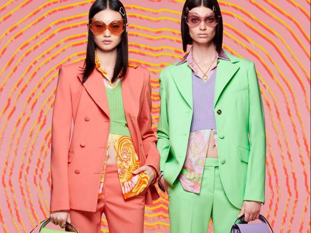 Versace Resort 2022 mang đến niềm vui thuần khiết mùa hè