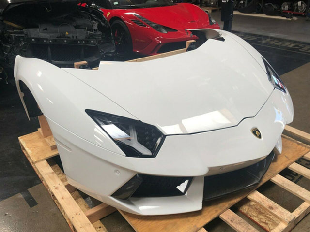 Đẳng cấp kiểu Mỹ, nguyên phần đầu xe Lamborghini được rao bán trên eBay