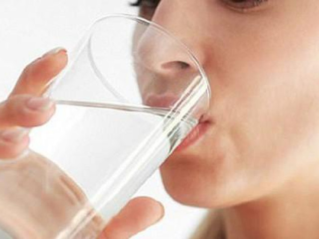 Nắng nóng, cần tránh những sai lầm khi uống nước gây hại sức khỏe