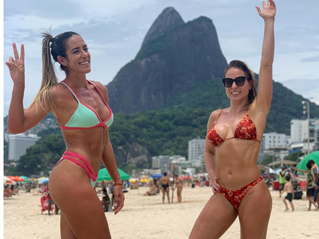 2 người đẹp diện bikini chơi bóng bằng vòng 1, Neymar phải nể phục