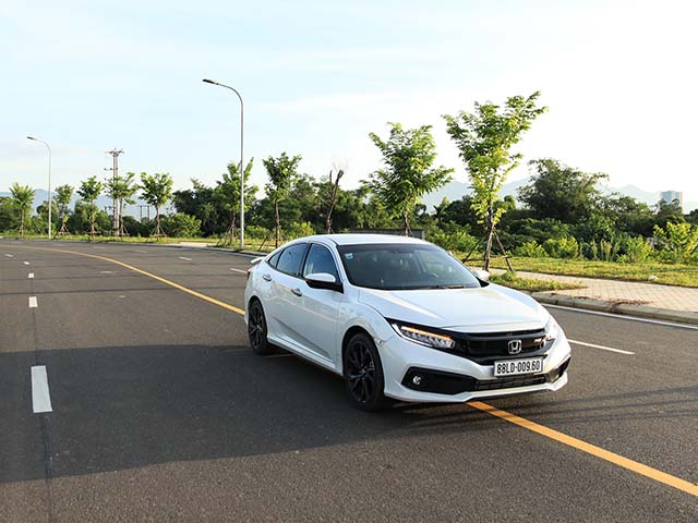 Giá xe Honda Civic lăn bánh tháng 6/2021