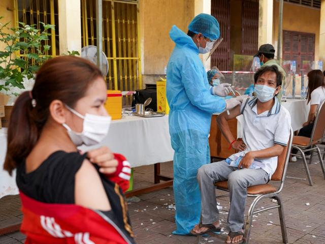 Campuchia trải qua ngày tồi tệ nhất vì Covid-19, cảnh báo “lằn ranh đỏ”