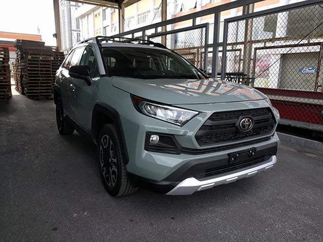 Cận cảnh Toyota RAV4 2019 thứ hai tại Việt Nam với ngoại hình tươi mới