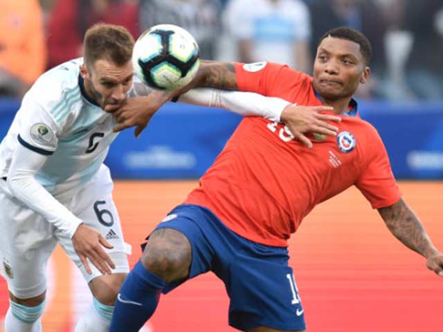 Argentina - Chile: Đột biến 10 phút, đảo lộn thẻ đỏ siêu sao