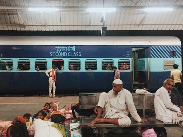 Choáng váng cảnh tượng ở ga xe lửa New Delhi