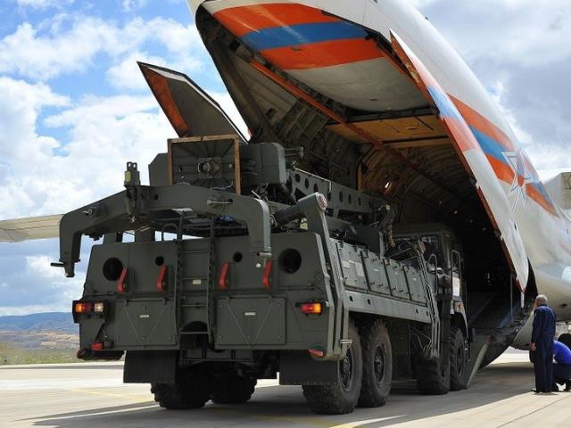 “Rồng lửa” S-400 Nga xuất hiện ở Thổ Nhĩ Kỳ và thái độ ”lạ” của Lầu Năm Góc