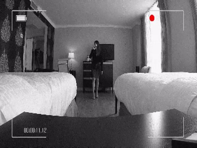 Thủ thuật cực đơn giản phát hiện camera quay lén trong khách sạn