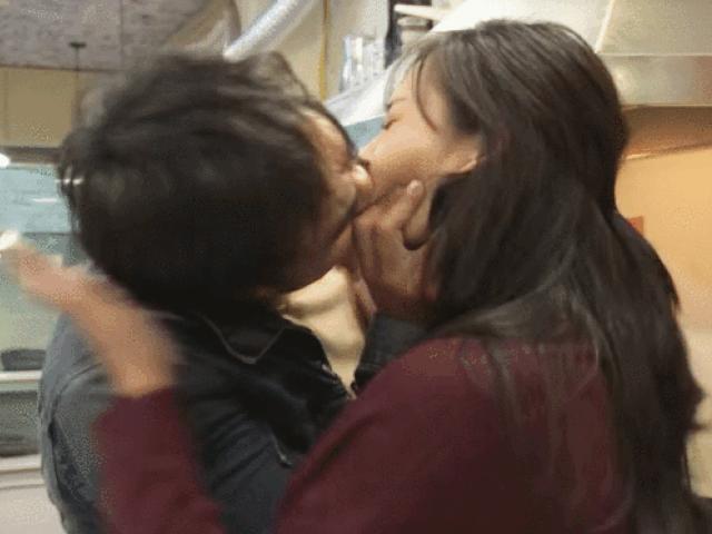 3 lần Thu Quỳnh bị cưỡng hôn trong phim ”Về nhà đi con”