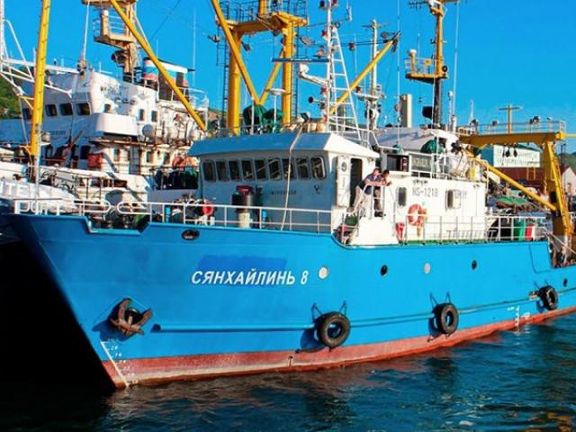 Triều Tiên bắt tàu cá Nga, giam 17 người