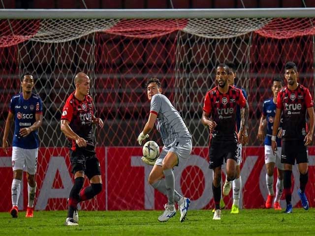 Muangthong United - Nakhon Ratchasima: Chói sáng Văn Lâm, cú đúp định đoạt