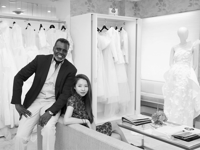 Ngắm váy cưới của nhà thiết kế Việt tại tiệm đồ cưới nổi tiếng New York
