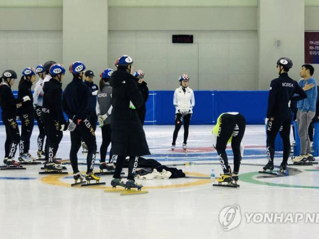 Tụt quần đồng đội ”tẽn tò” giữa dàn mỹ nhân: VĐV Hàn Quốc nhận “quả báo”