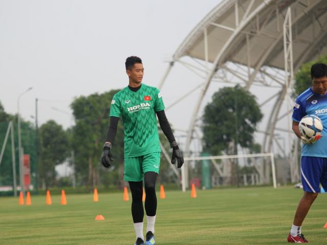 U23 Việt Nam tập đấu đội Trung Quốc xé lưới Man City: Ấn tượng SAO 1,92m