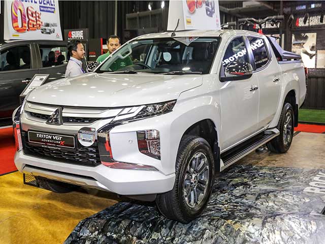 Mẫu xe bán tải Mitsubishi Triton 2019 VGT được nâng cấp thanh gá thùng Flying Sports Bar